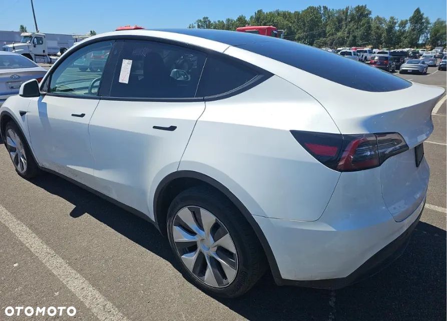 Tesla Model Y Long Range Dual Motor AWD - 5