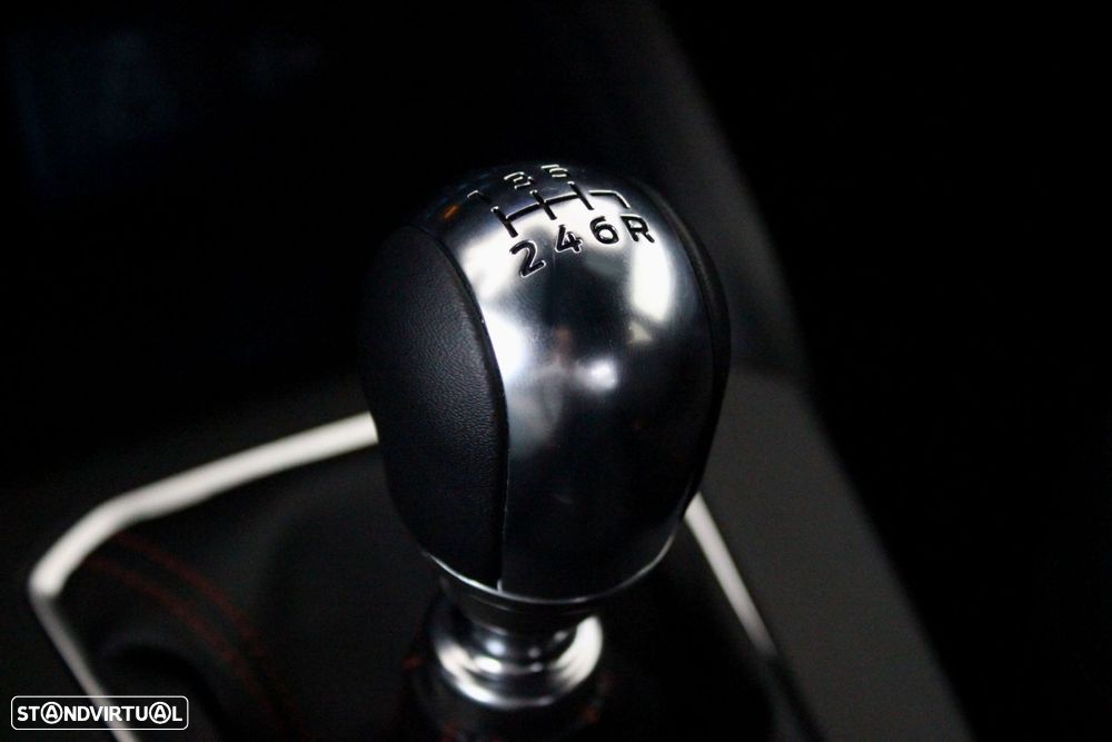 Ford Focus 1.0 EcoBoost MHEV ST-Line - 30