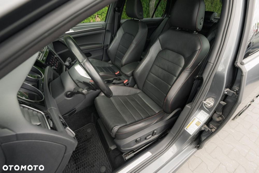 Volkswagen Golf - 13
