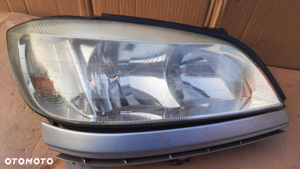 Opel Zarira A lampa prawa przednia prawy przód oryginał