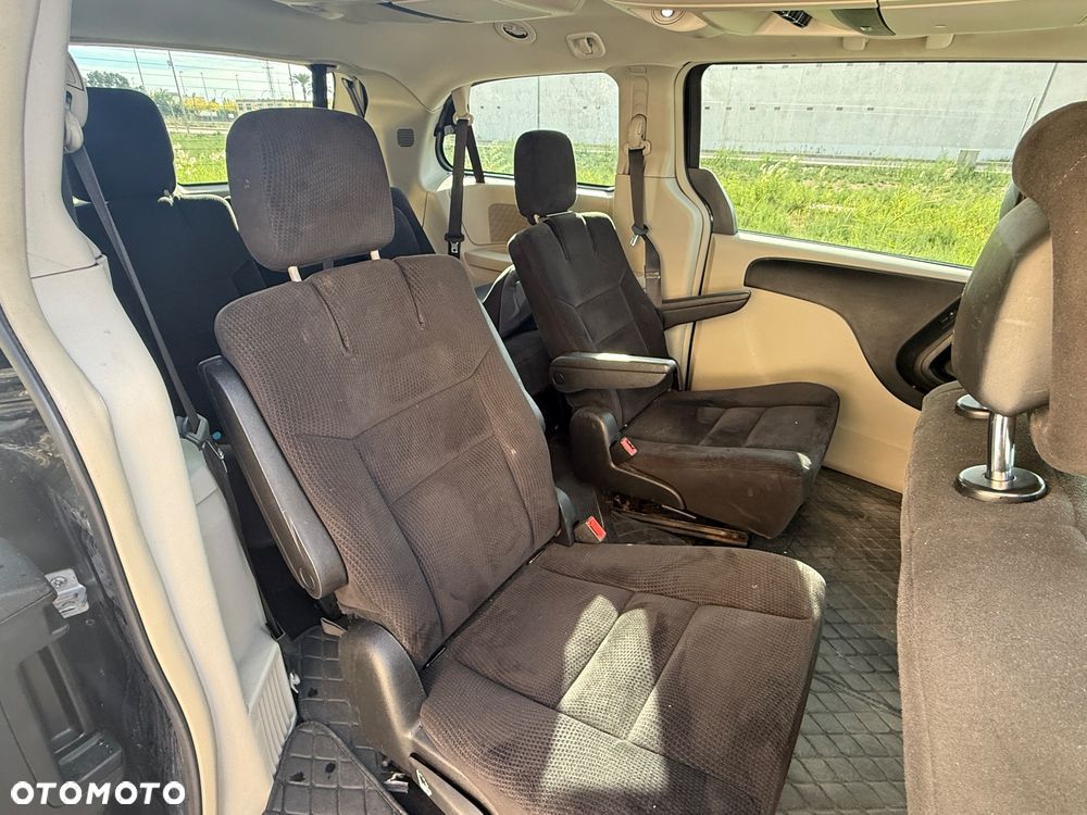 Chrysler Town & Country - 5