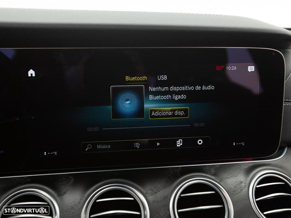 Mercedes-Benz E 300 de 4Matic 9G-TRONIC AMG Line - 33