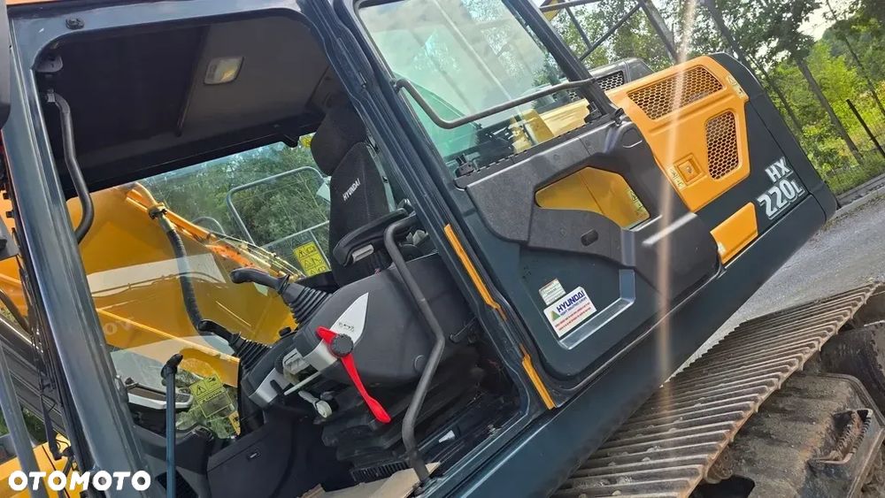Hyundai Hx220 - 13