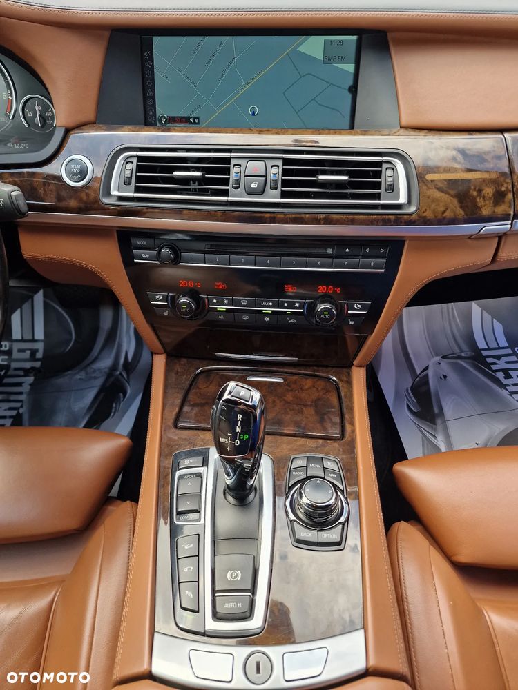 BMW Seria 7 740d - 28