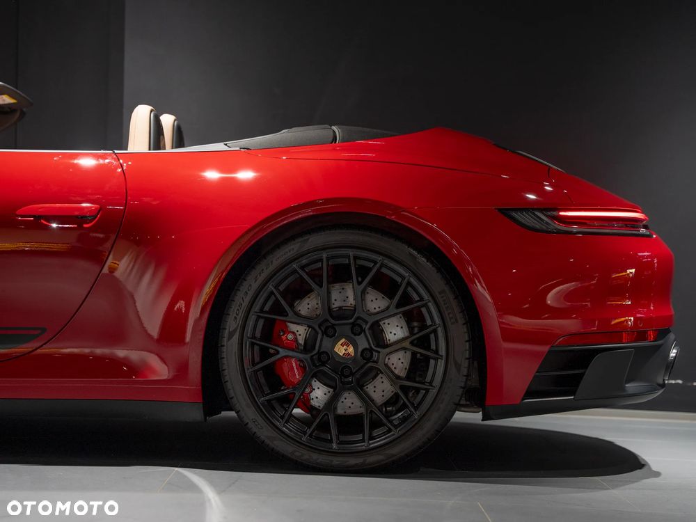 Porsche 911 Carrera 4 GTS - 9
