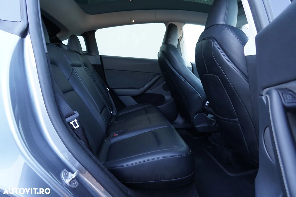 Tesla Model Y Premium Long Range Dual Motor AWD - 17