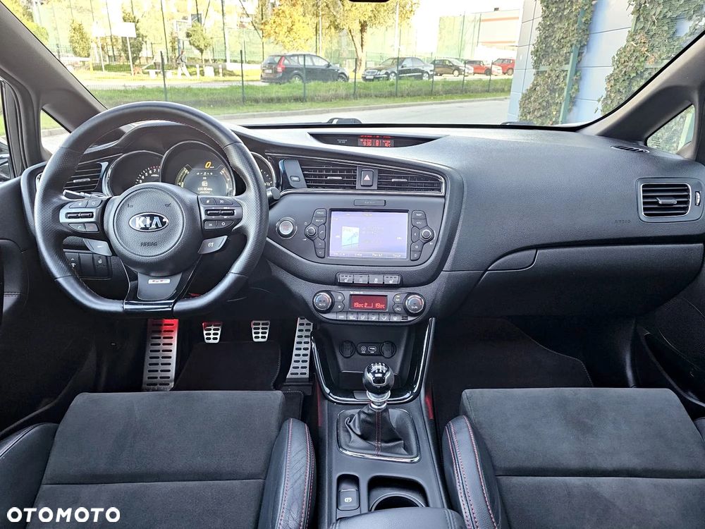 Kia Ceed 1.6 T-GDI GT - 23