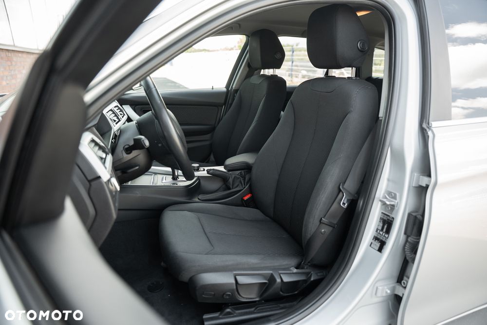 BMW Seria 3 318d - 25