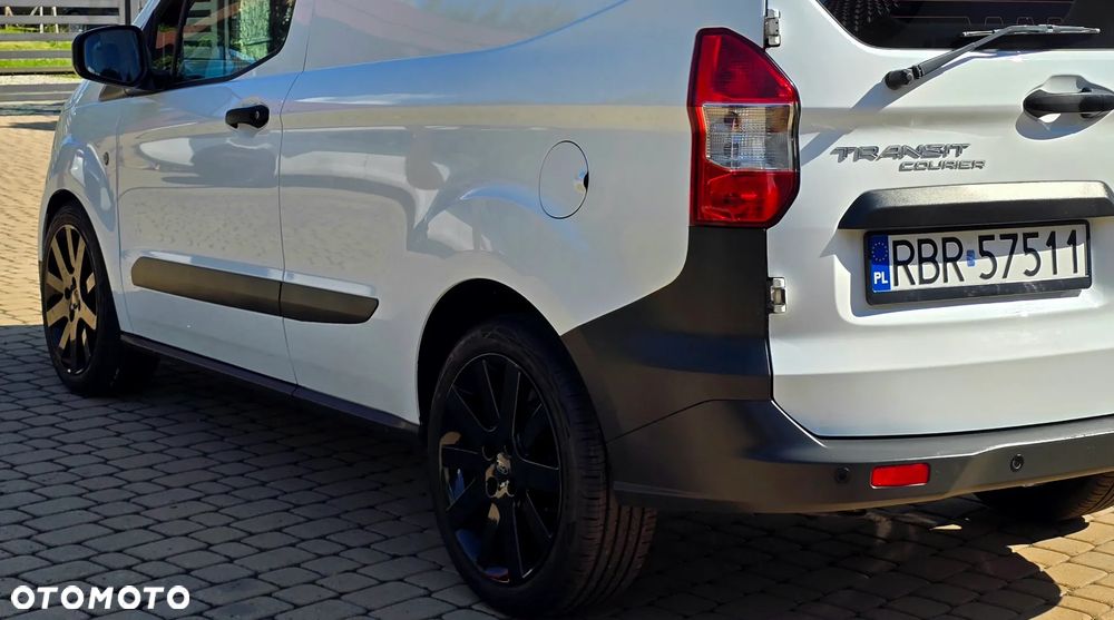Ford Transit Courier - 15