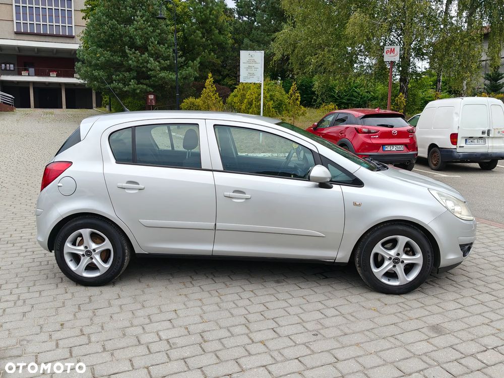 Opel Corsa 1.2 16V Cosmo - 11