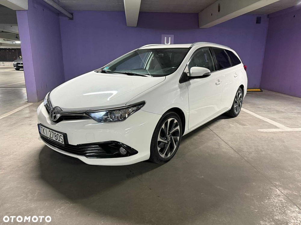 Toyota Auris 1.6 D-4D Executive - 1