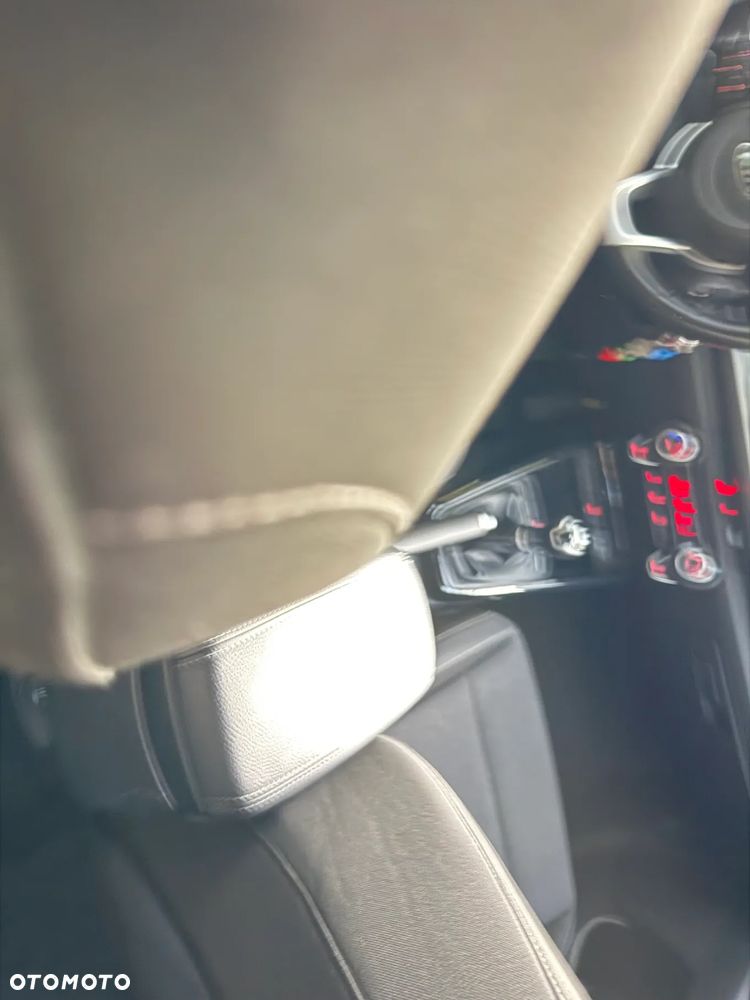 Kia Rio 1.2 L - 12