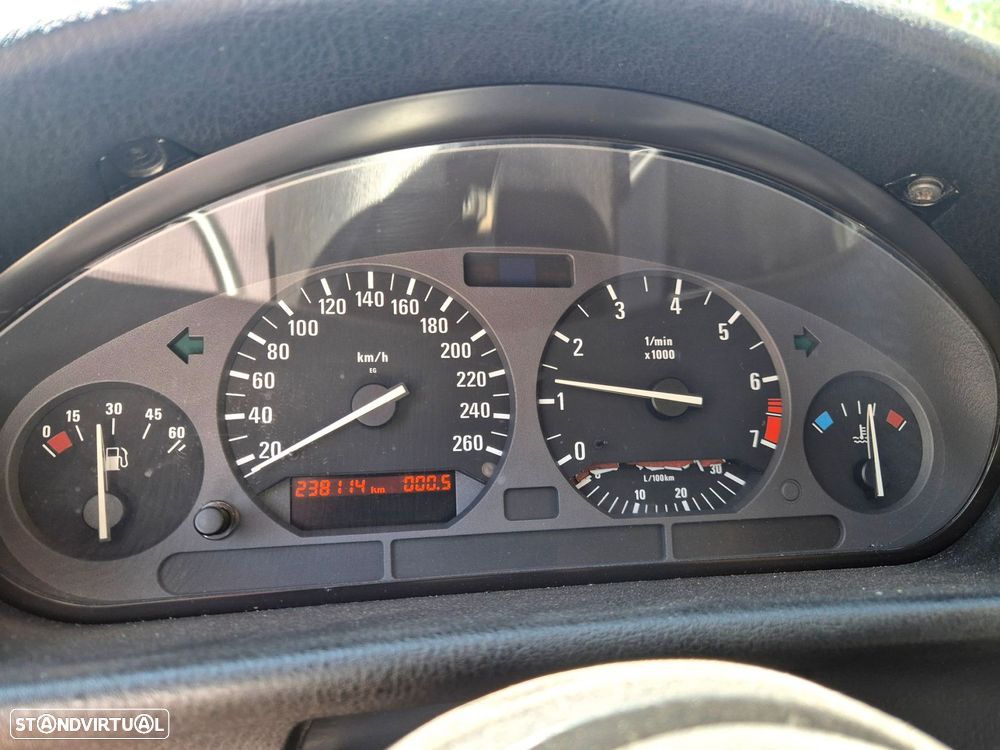 BMW 318 iS Coupé - 14