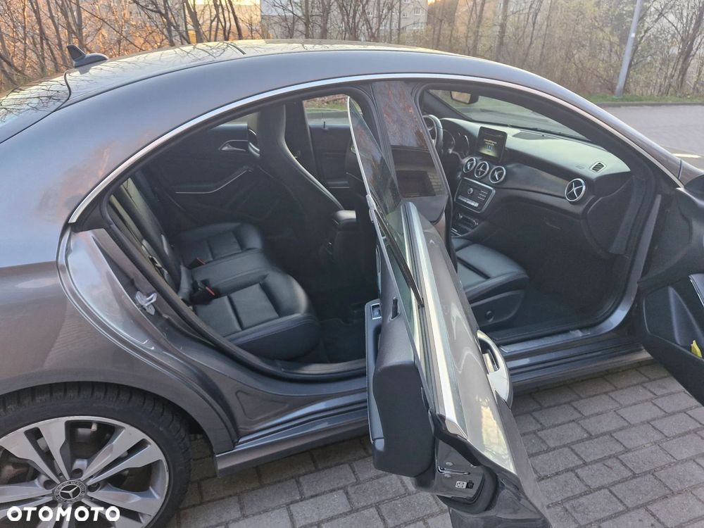 Mercedes-Benz CLA 250 4Matic 7G-DCT UrbanStyle Edition - 4