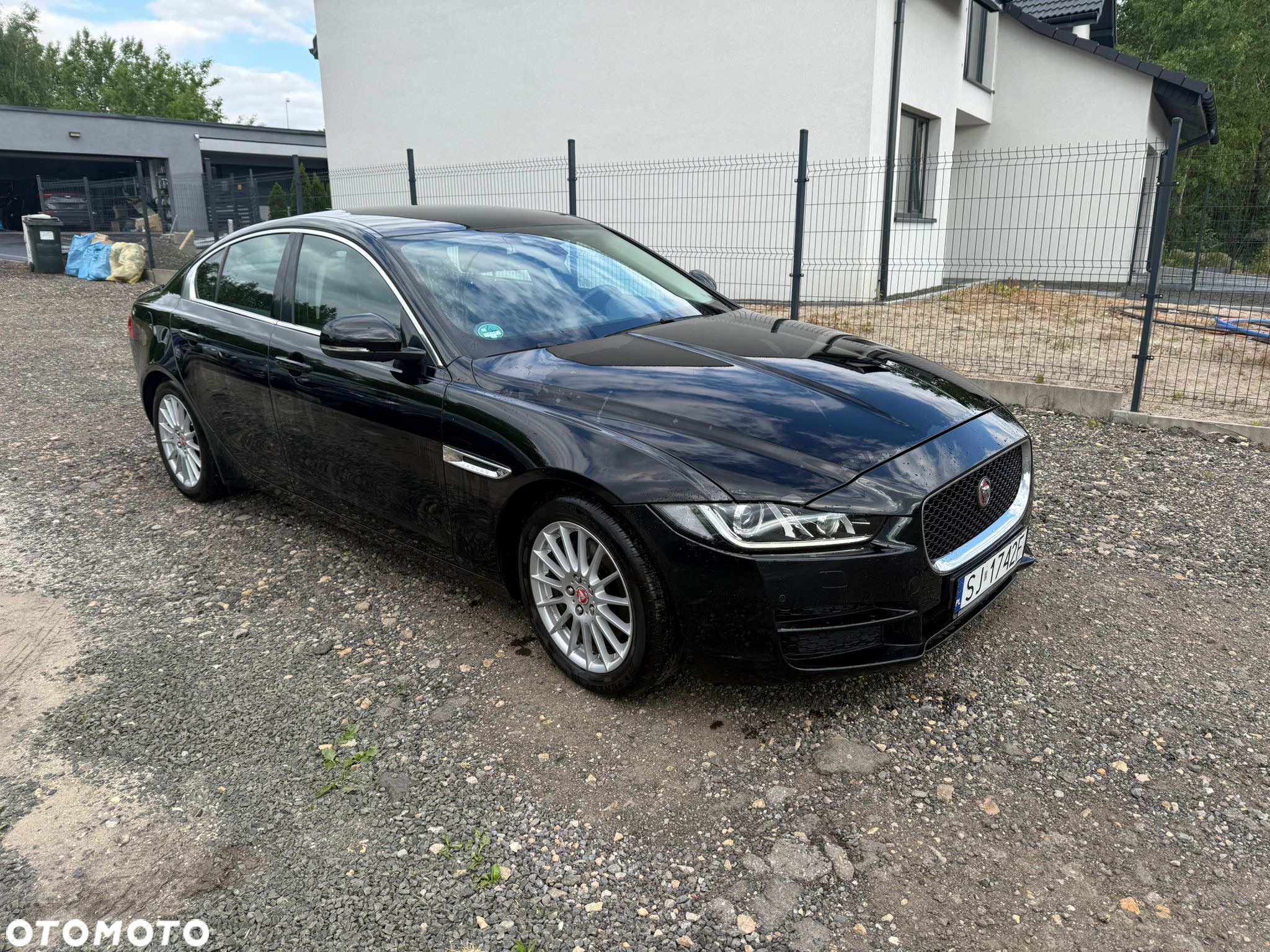 Jaguar XE 2.0 D Prestige - 3