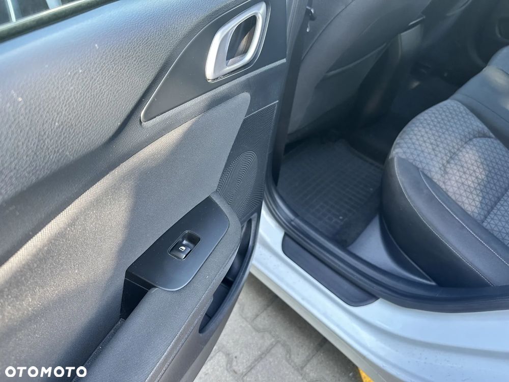 Kia Ceed - 40