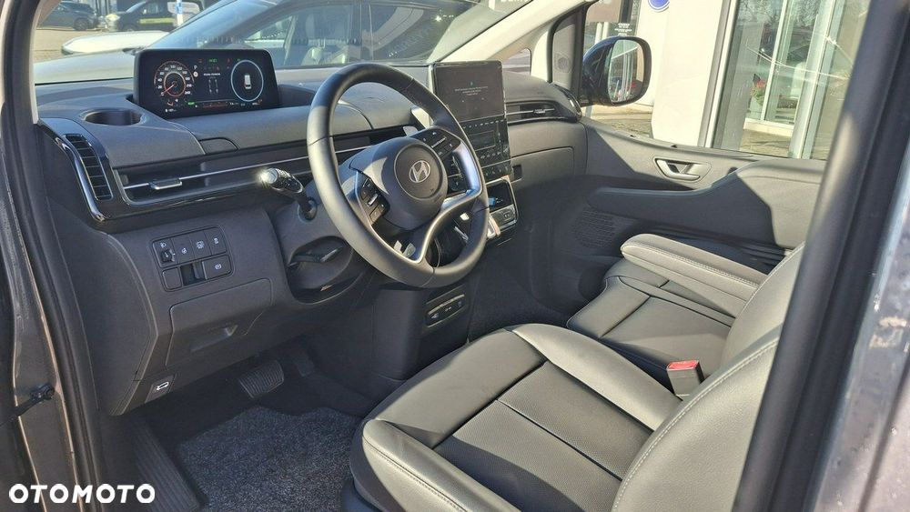 Hyundai Staria - 10
