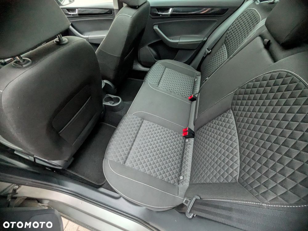 Skoda RAPID 1.0 TSI DSG Style - 14