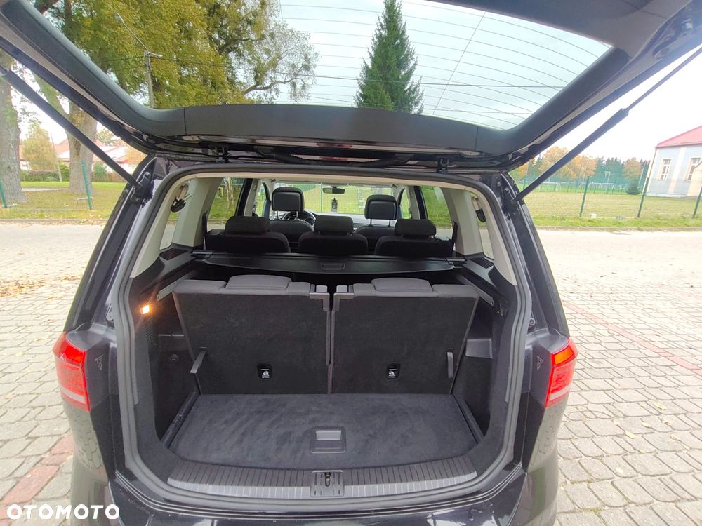 Volkswagen Touran - 15