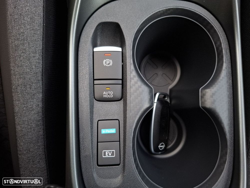 Nissan Juke 1.6 Hybrid N-Connecta Two Tone - 16