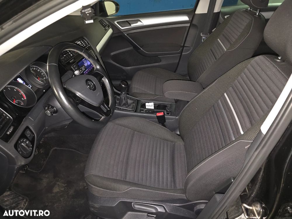Volkswagen Golf - 9
