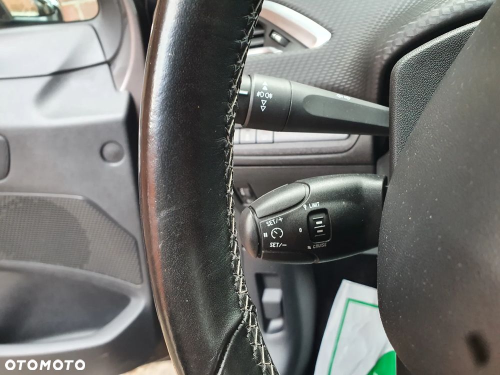 Peugeot 2008 PureTech 110 Stop&Start Allure - 16