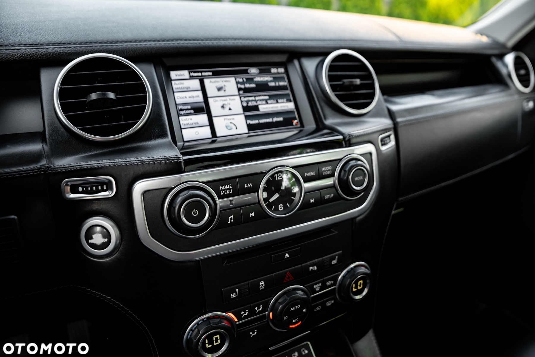 Land Rover Discovery SD V6 HSE - 36