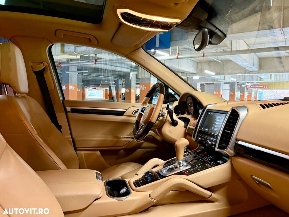 Porsche Cayenne 3.0 L - 7