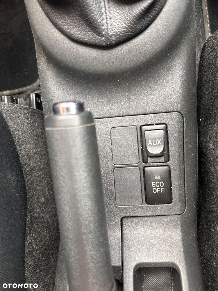Toyota Yaris - 12