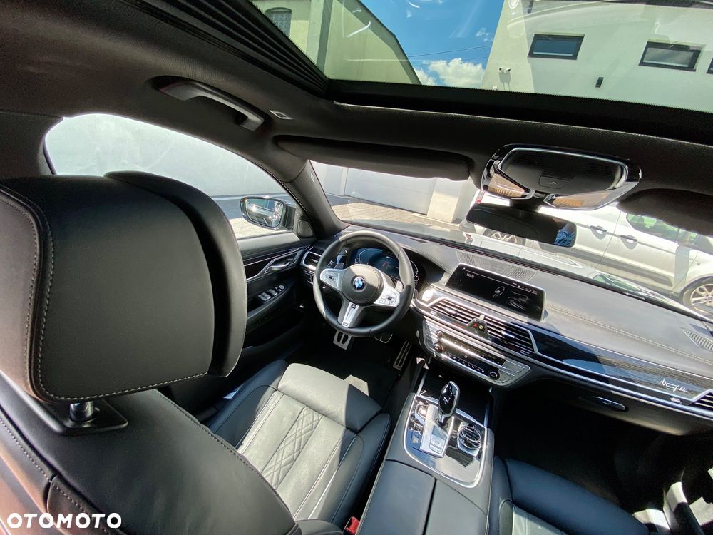 BMW Seria 7 745e sport - 29