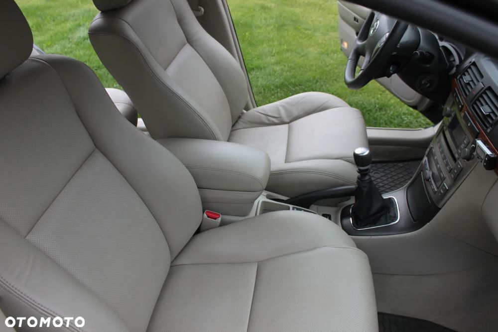 Toyota Avensis 2.2 D-CAT Executive - 28