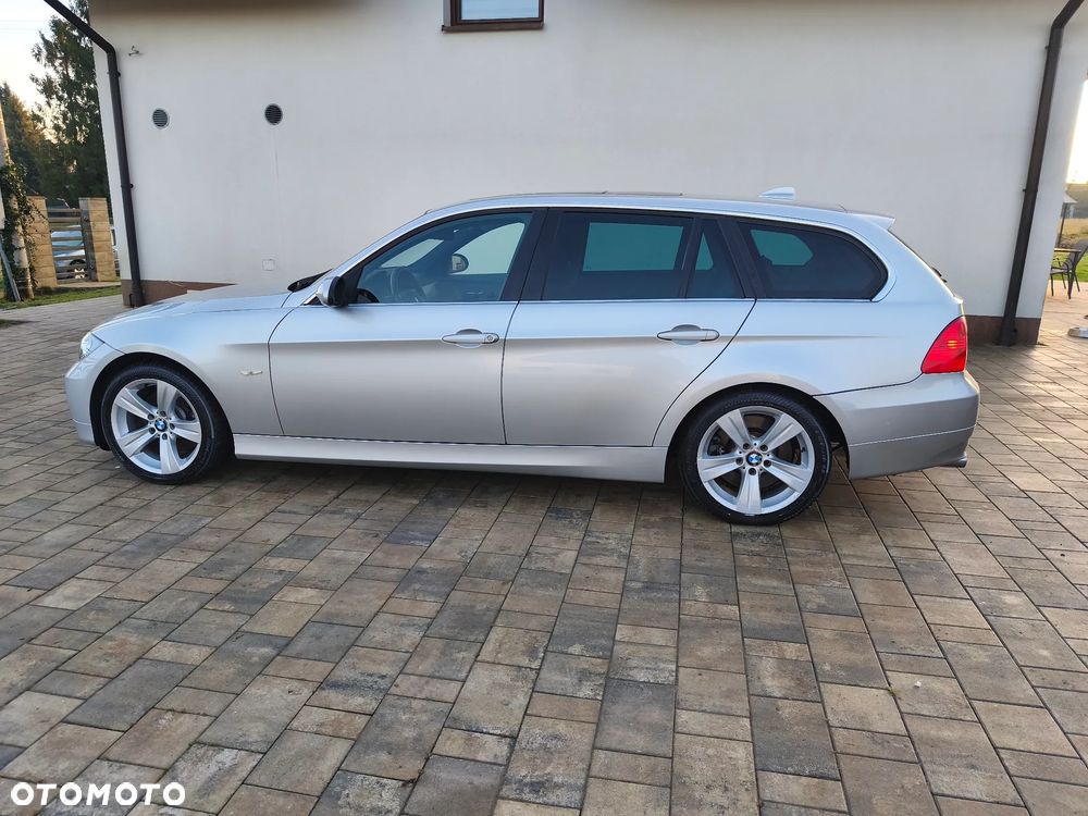 BMW Seria 3 330i - 4