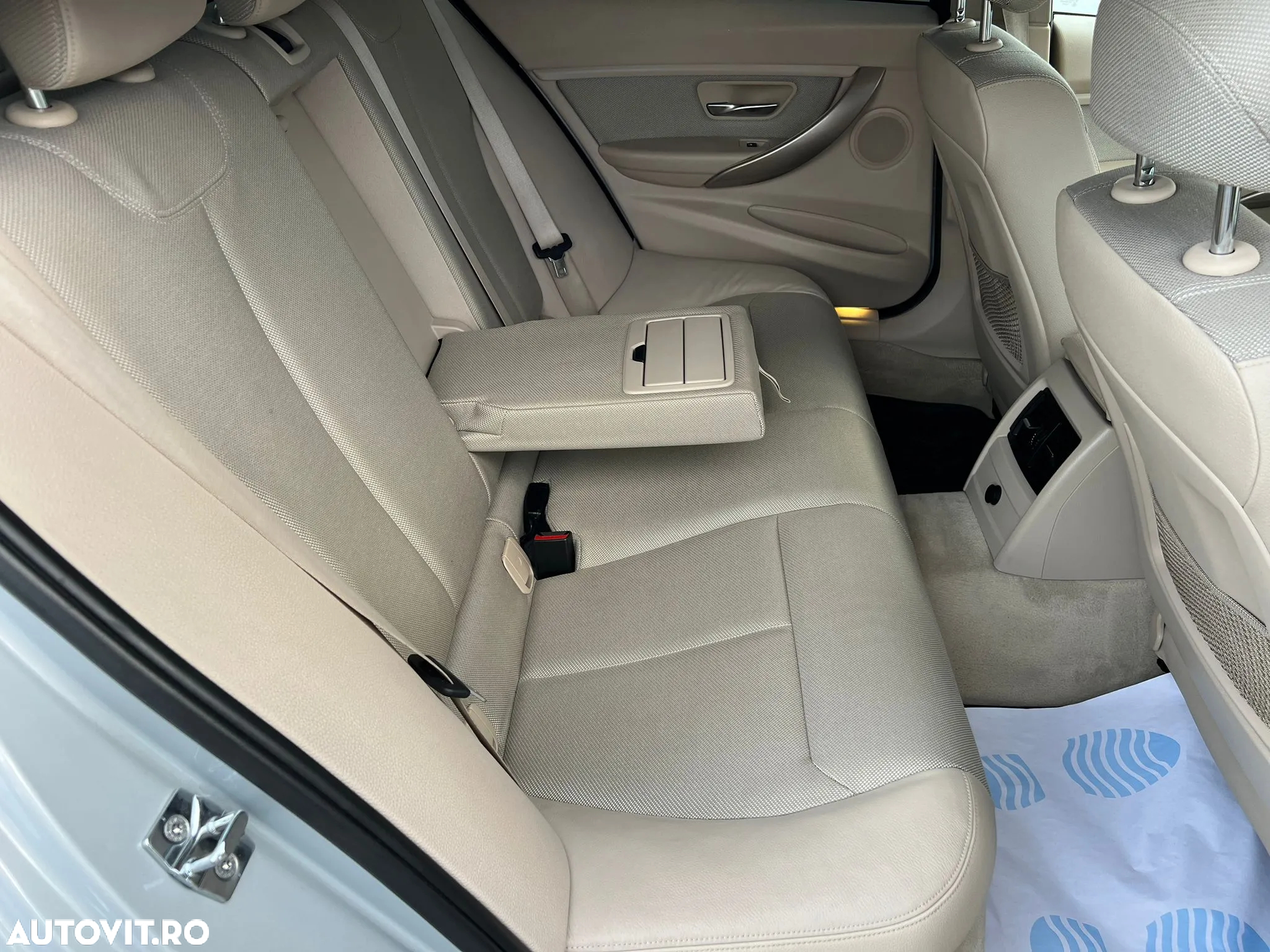BMW Seria 3 320d DPF Touring Aut. - 29