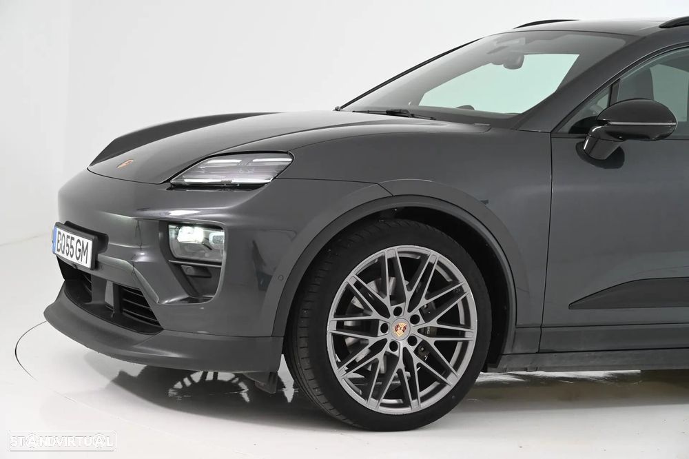 Porsche Macan Electric 4 - 12