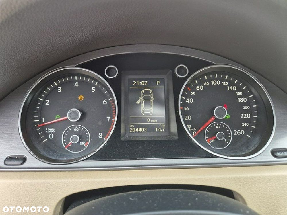 Volkswagen Passat - 25