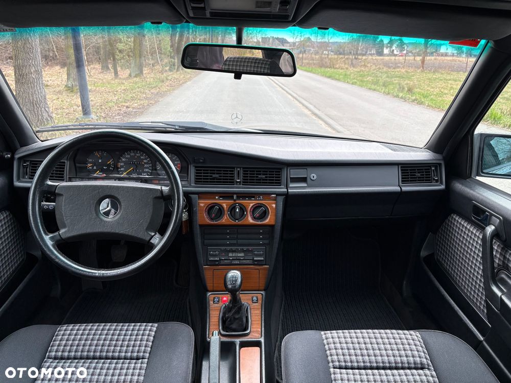 Mercedes-Benz W201 (190) - 17