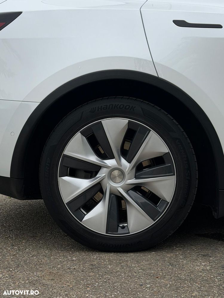 Tesla Model Y Long Range Dual Motor AWD - 18
