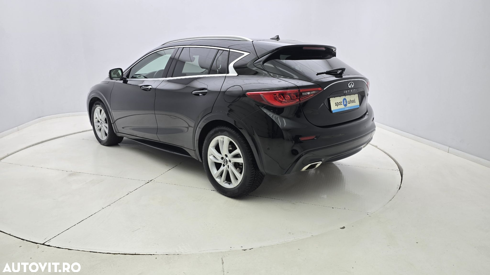 Infiniti Q30 - 8
