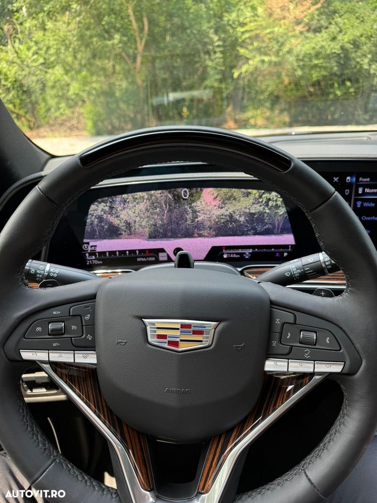 Cadillac Escalade - 17