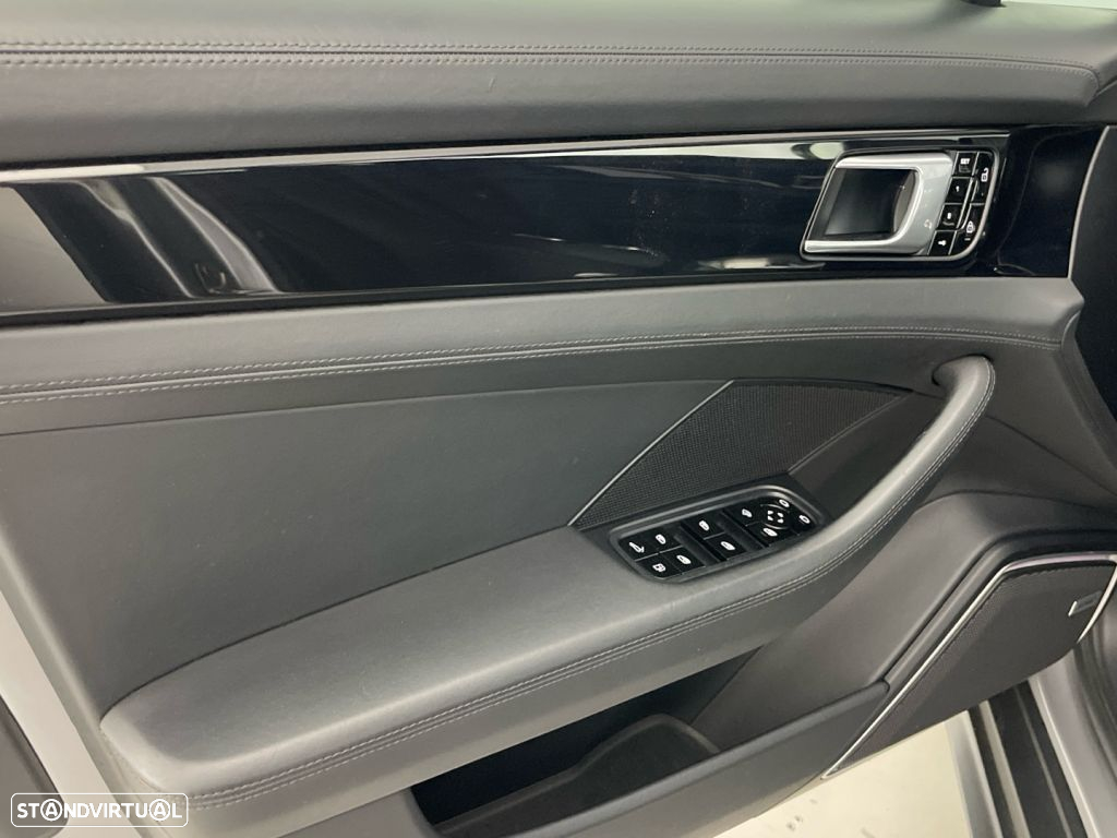 Porsche Panamera Sport Turismo 4 E-Hybrid - 18