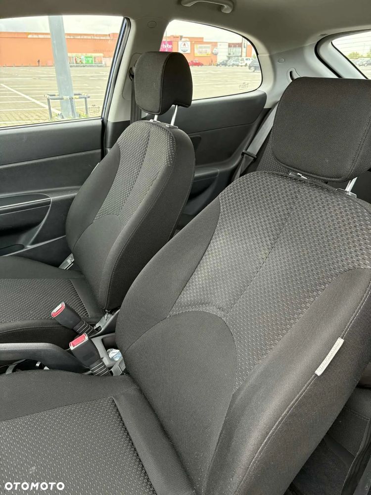 Hyundai Accent 1.4 Comfort - 14