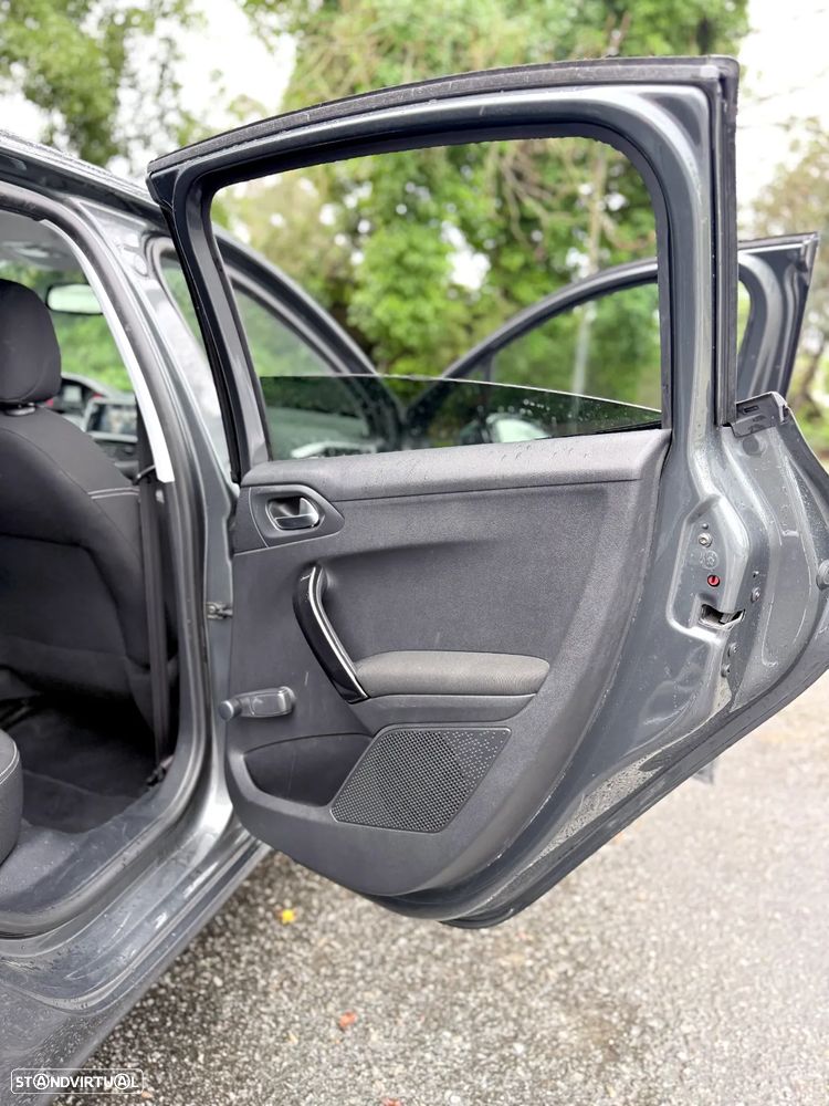 Peugeot 208 1.2 PureTech Style - 26