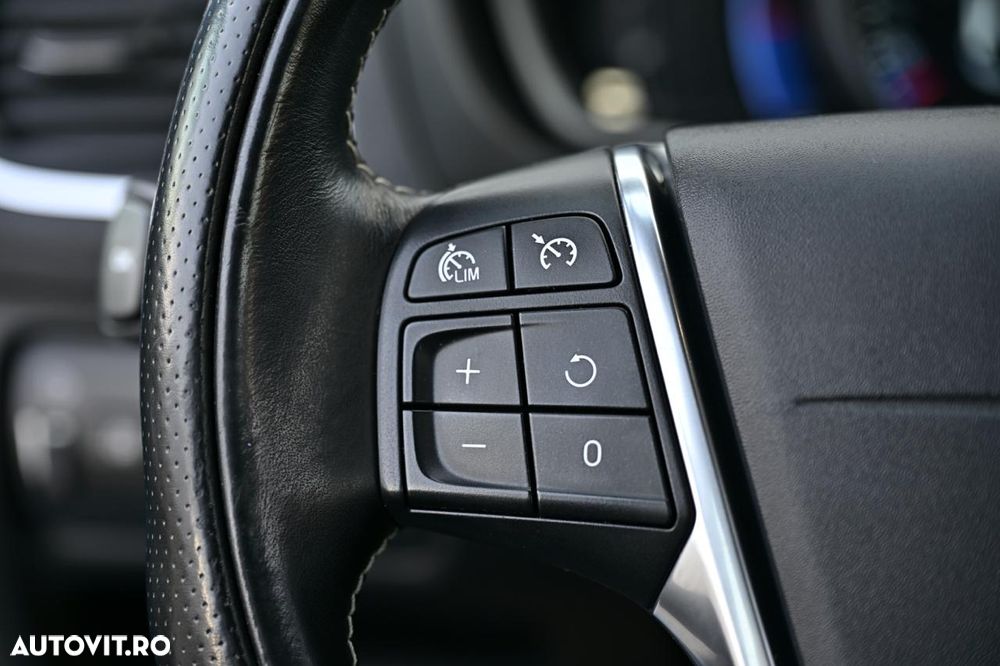 Volvo V40 D3 Geartronic RDesign - 30