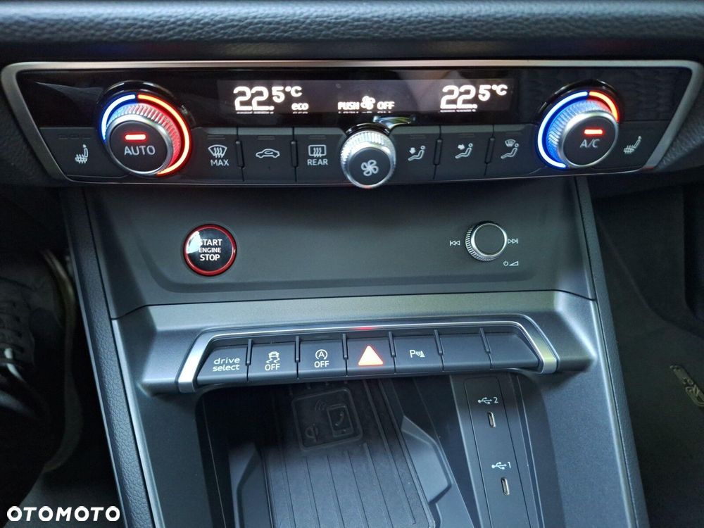 Audi Q3 RS S tronic - 24