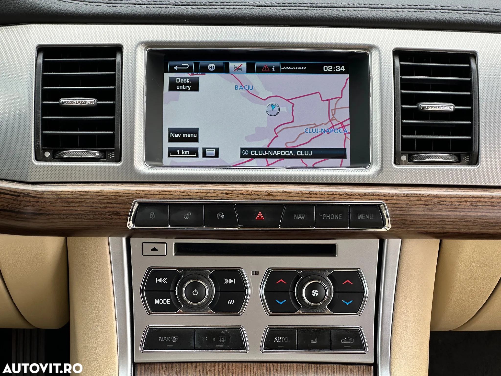 Jaguar XF 2.2D - 20