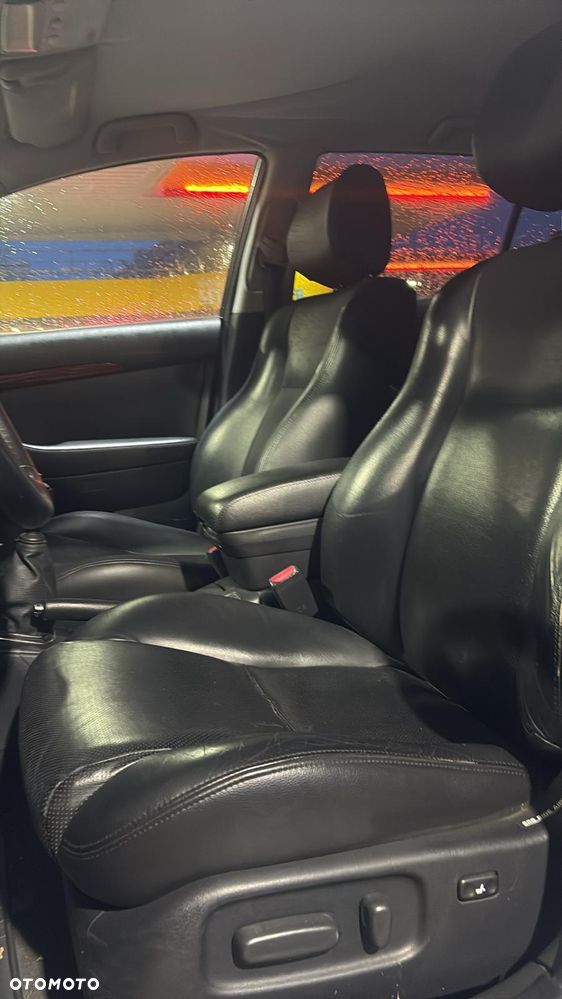 Toyota Avensis T25    fotel fotele kubełki  kierowcy pasażera skórzane elektryczne  skóra CENA ZA 2 SZTUKI - 2