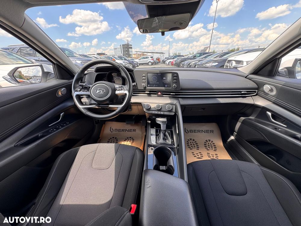 Hyundai Elantra 1.6 l 123 CP CVT Comfort - 12