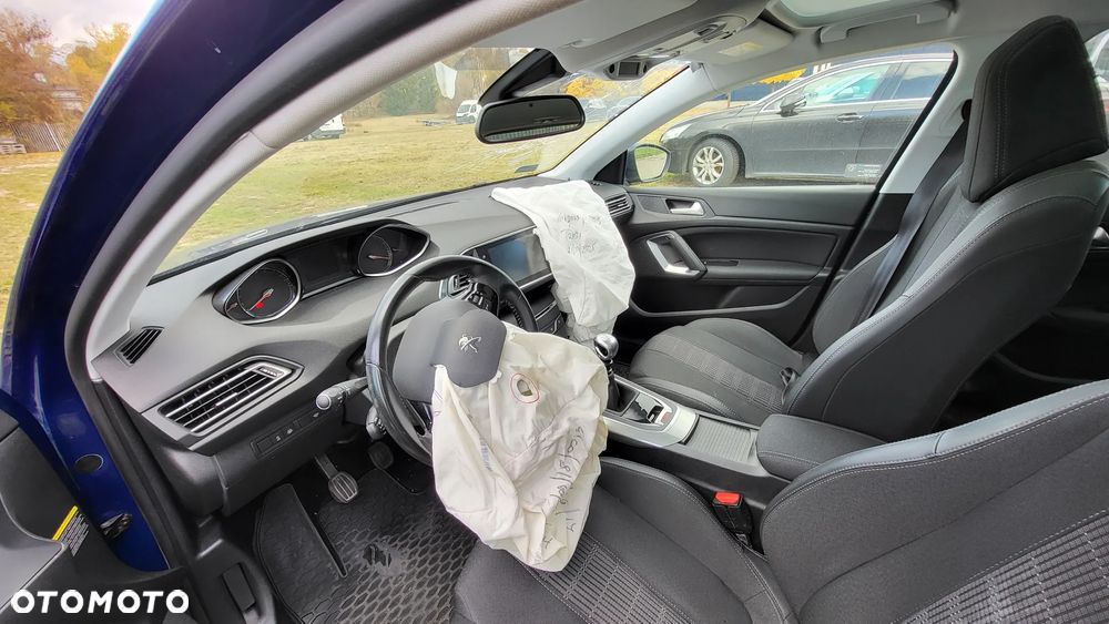 Peugeot 308 1.2 PureTech Allure S&S - 16