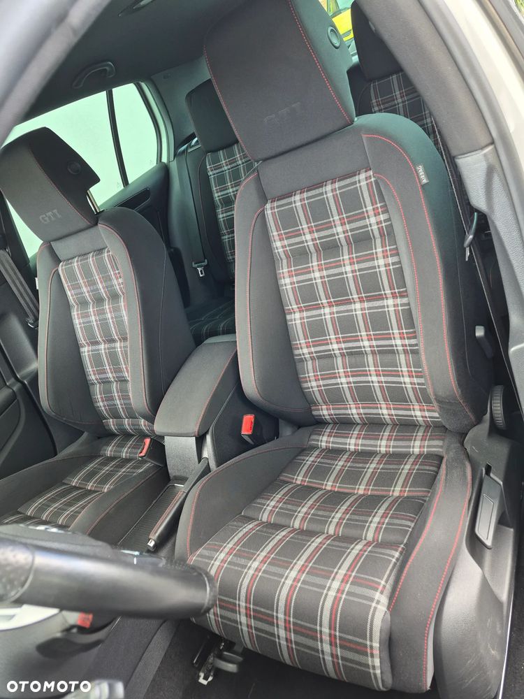 Volkswagen Golf 2.0 GTI DSG - 31