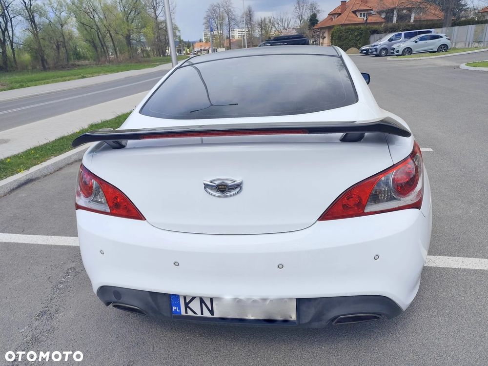 Hyundai Genesis Coupe - 2